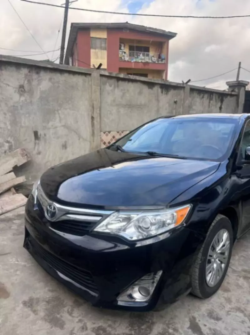 Toyota Camry   - 2012
