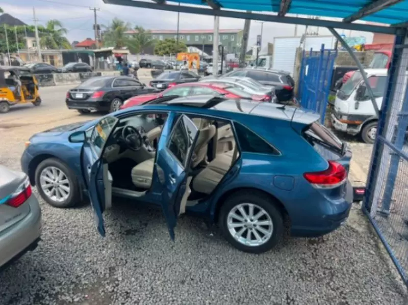 Toyota Venza   - 2012