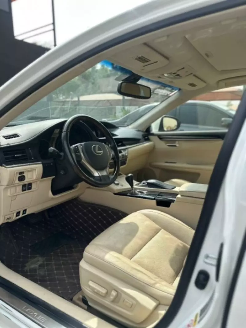 Lexus ES   - 2014