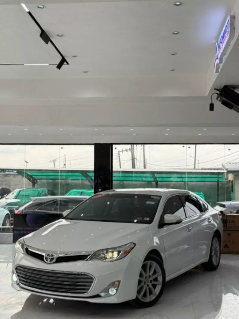 Toyota Avalon   - 2013