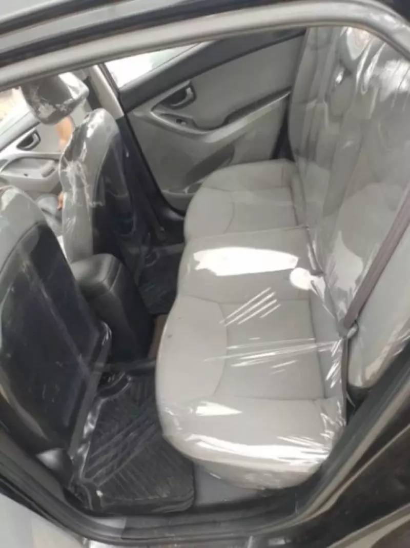 Hyundai Elantra   - 2011