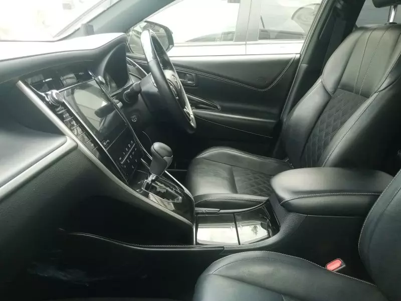 Toyota Harrier   - 2017