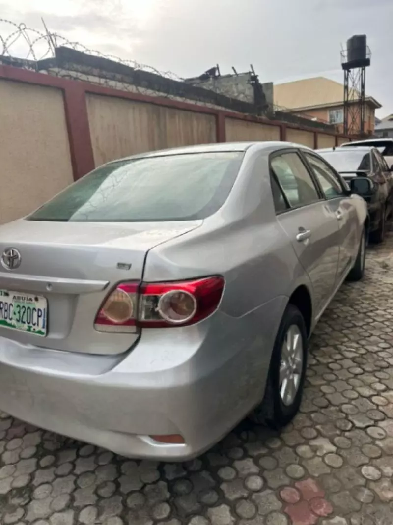 Toyota Corolla   - 2012