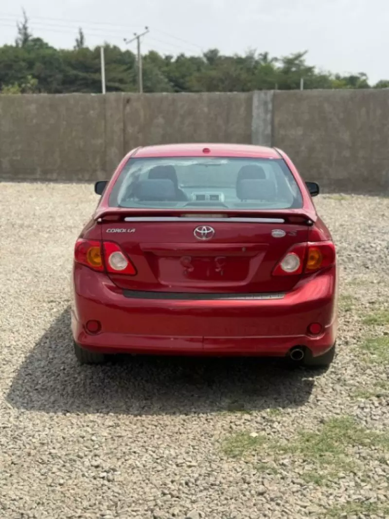 Toyota Corolla   - 2010