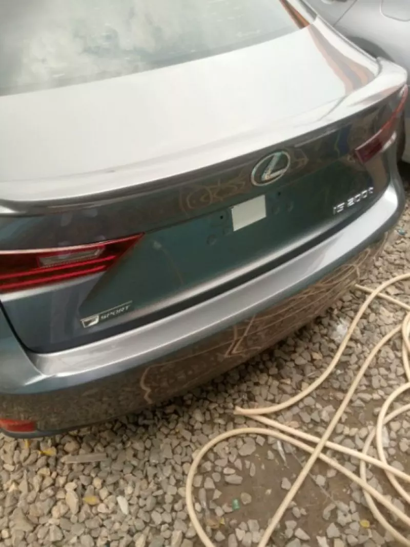 Lexus IS   - 2016