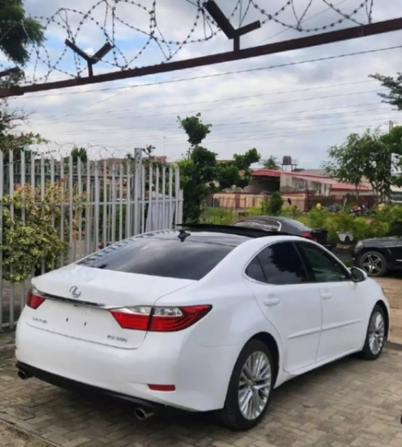 Lexus ES   - 2013