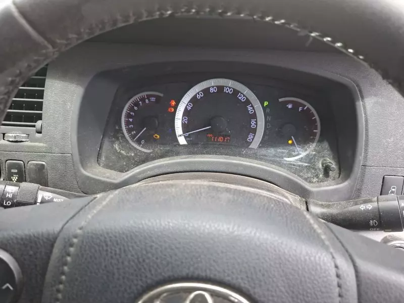 Toyota Isis    - 2013