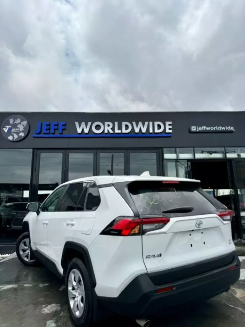 Toyota RAV 4   - 2024