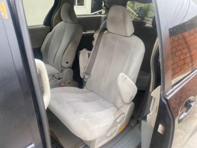 Toyota Sienna   - 2011