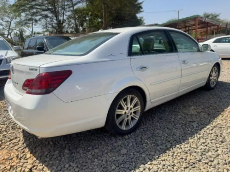 Toyota Avalon   - 2009