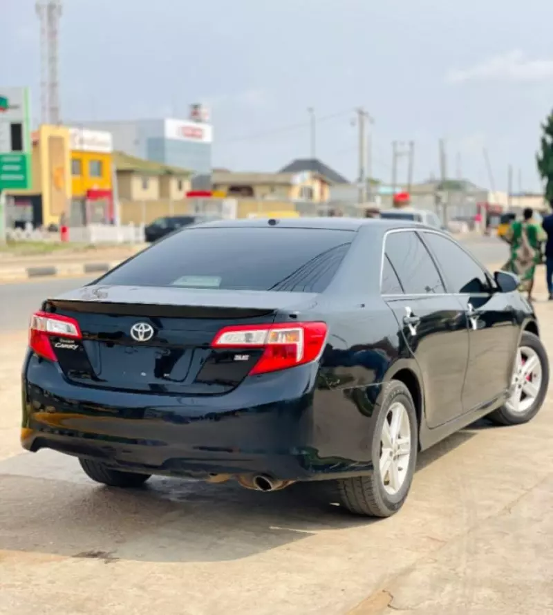 Toyota Camry   - 2012