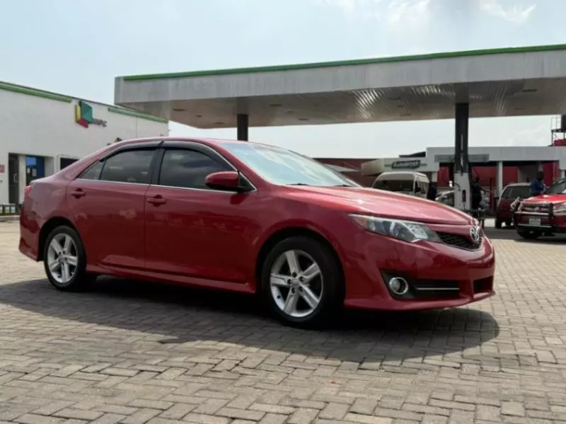 Toyota Camry   - 2013