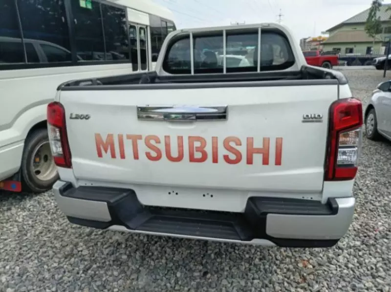 Mitsubishi L200   - 2021