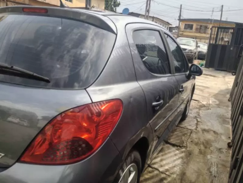 Peugeot 207   - 2007