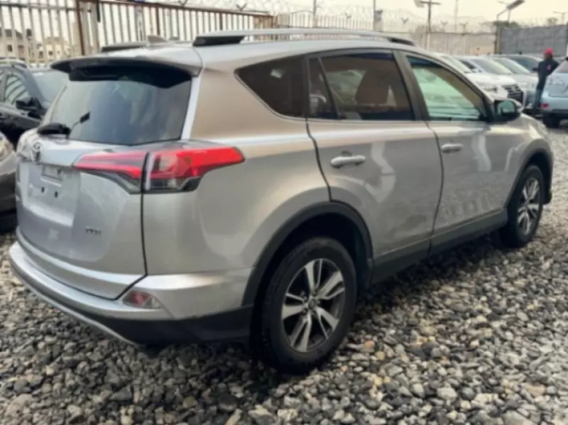 Toyota RAV 4   - 2018