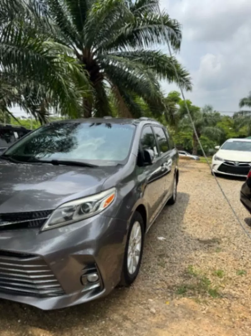 Toyota Sienna   - 2015