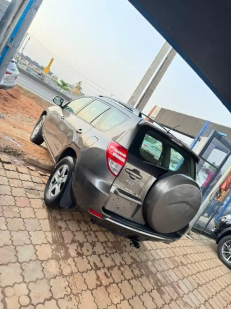 Toyota RAV 4   - 2010