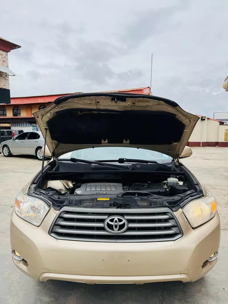 Toyota Grand Highlander   - 2008