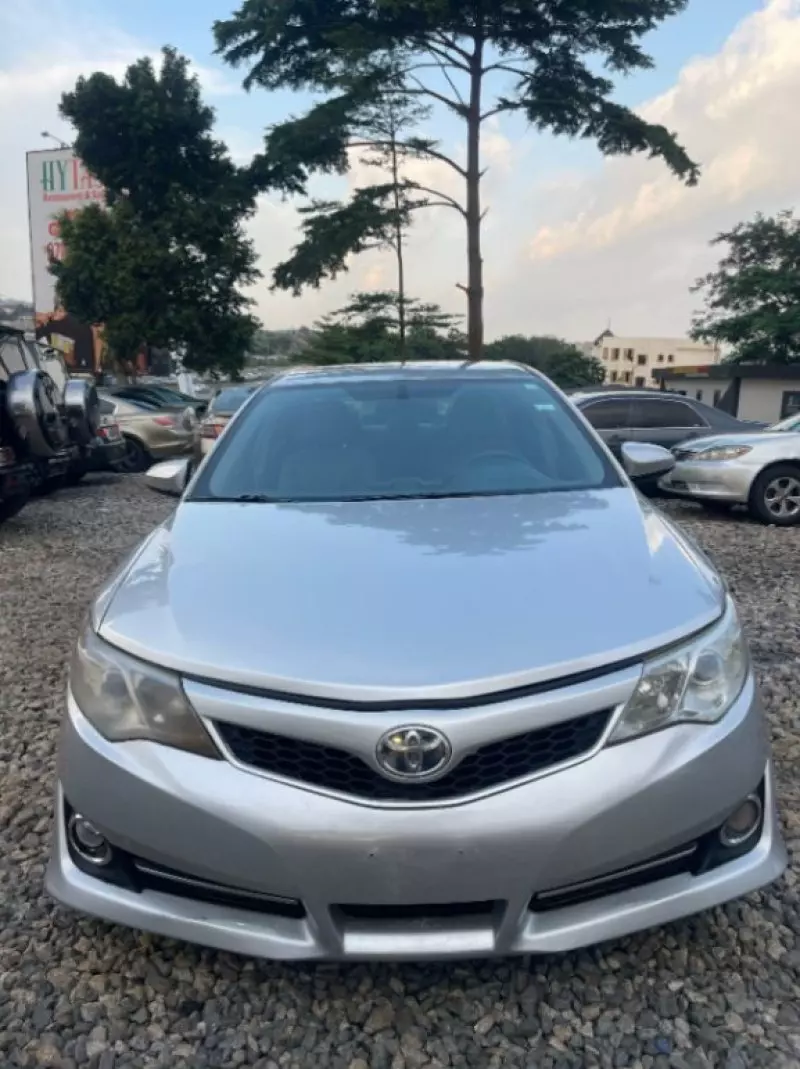 Toyota Camry   - 2014