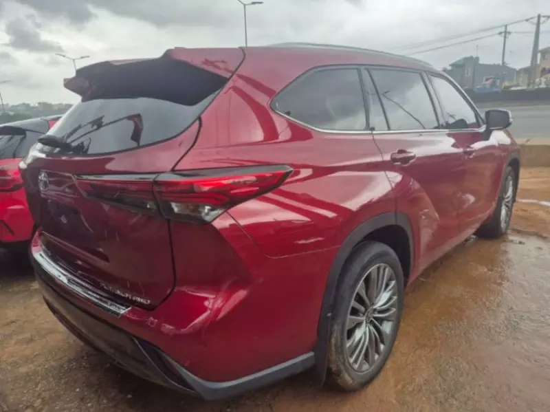 Toyota Highlander   - 2021