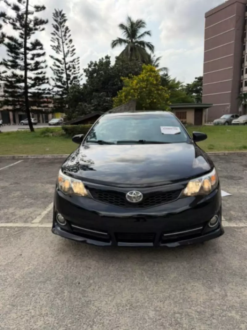 Toyota Camry - 2012