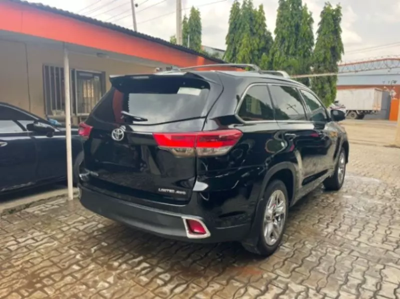 Toyota Highlander   - 2015
