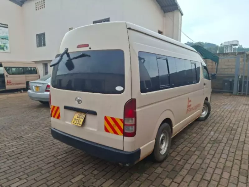 Toyota Hiace   - 2013