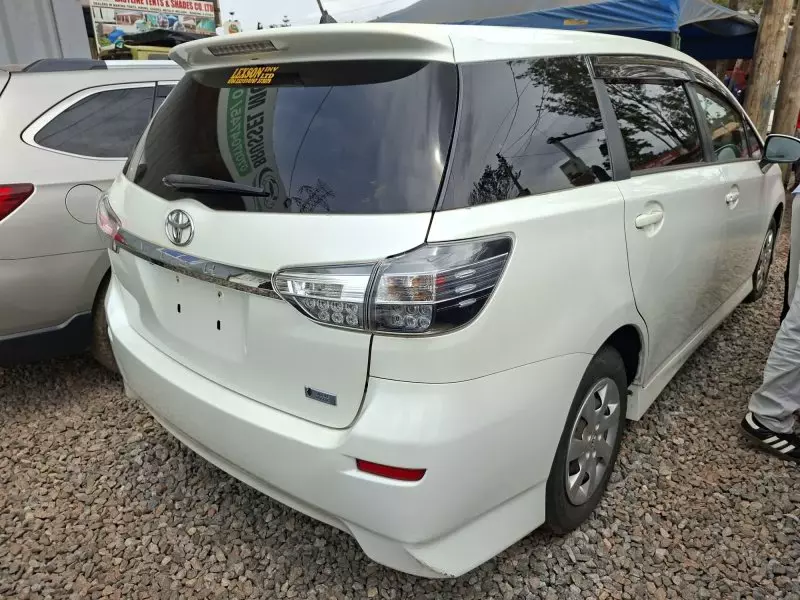 Toyota Wish   - 2012