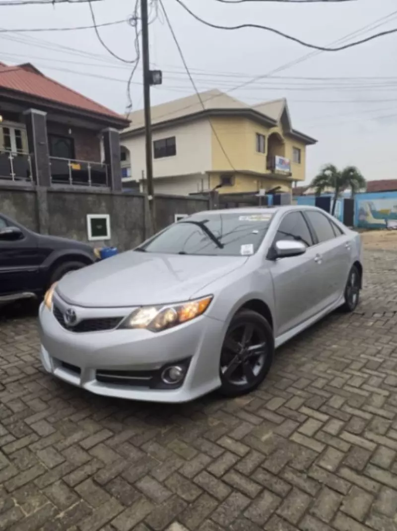 TOYOTA Camry   - 2013
