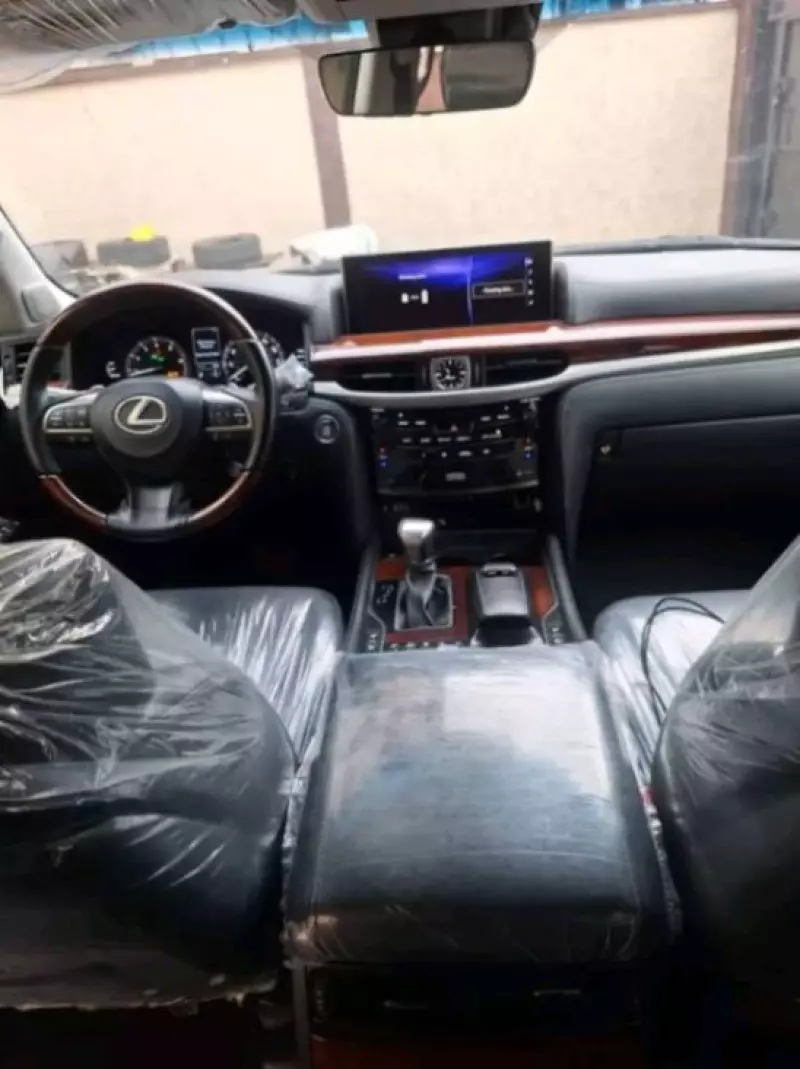 Lexus LX 570 - 2019