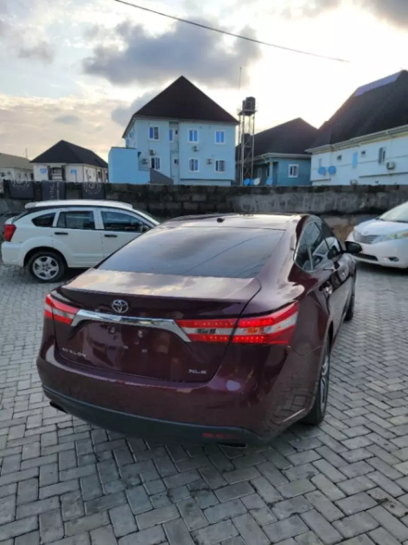 Toyota Avalon   - 2013