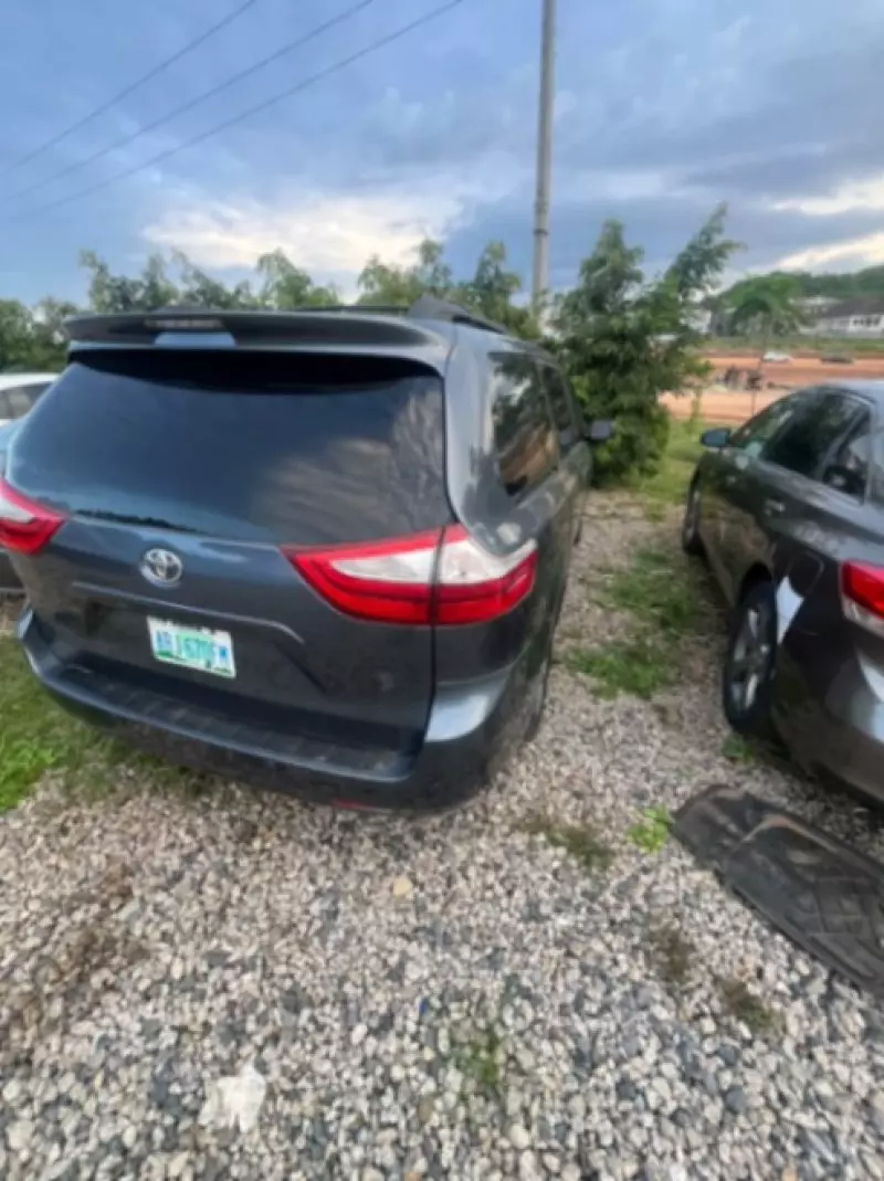TOYOTA Sienna   - 2015