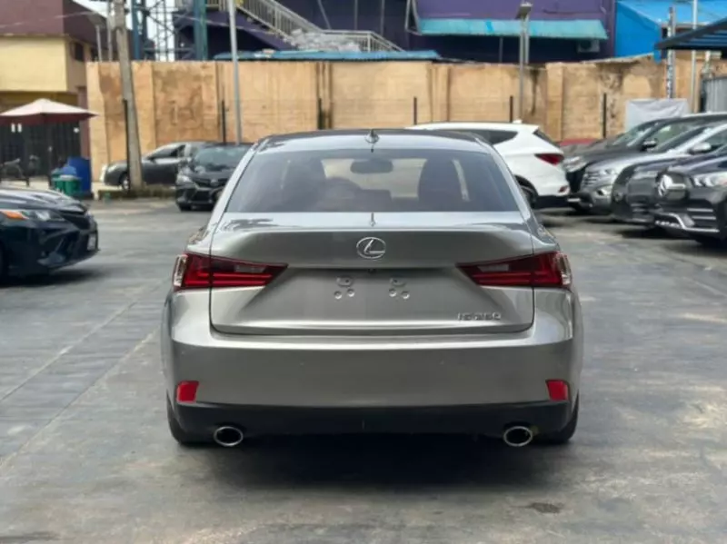 Lexus IS   - 2015