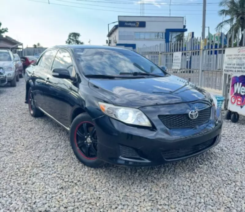 TOYOTA Corolla   - 2010