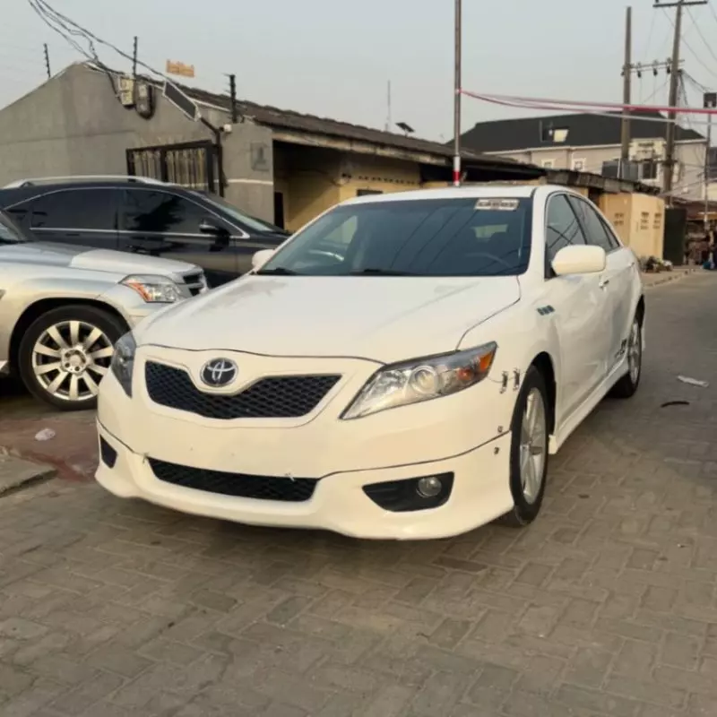 Toyota Camry - 2011