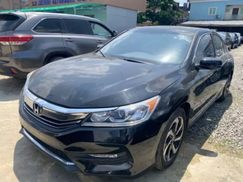Honda Accord   - 2017
