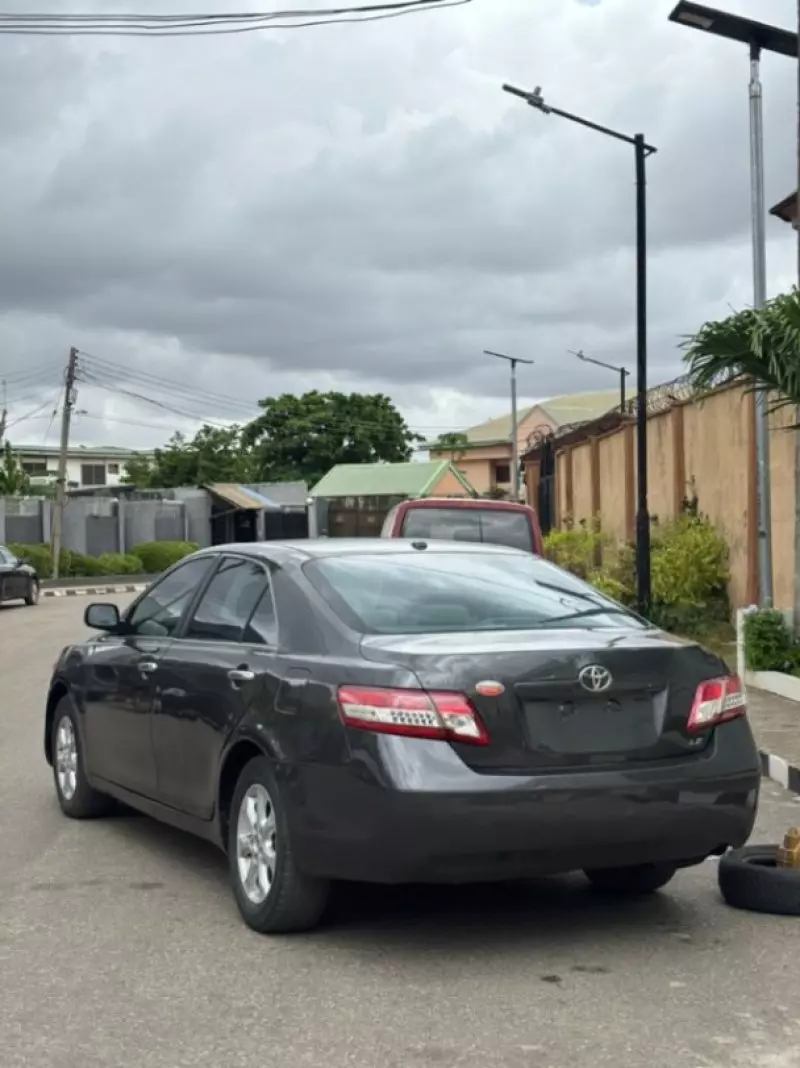 Toyota Camry   - 2010