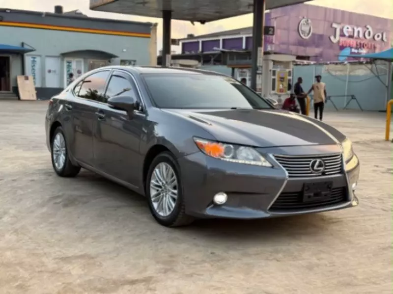 Lexus ES   - 2014