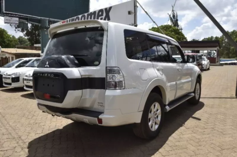 Mitsubishi Pajero   - 2018