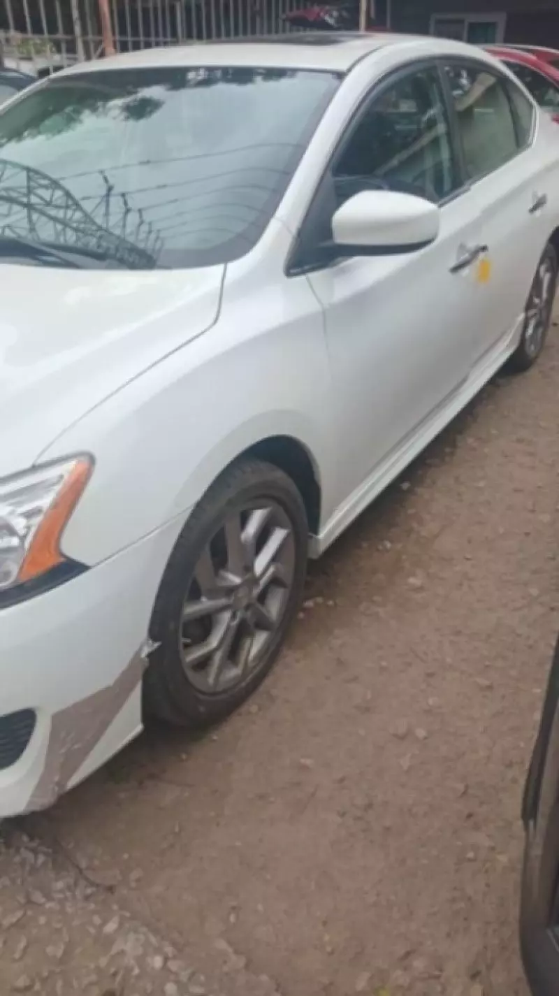 Nissan Sentra   - 2015