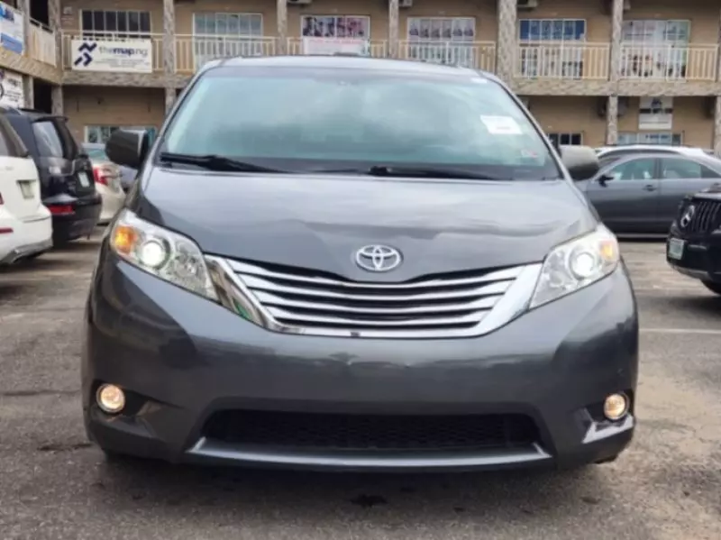 Toyota Sienna   - 2012