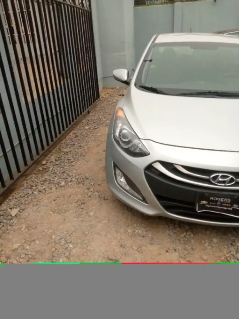 Hyundai Elantra   - 2014