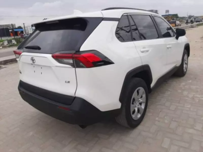 Toyota RAV 4   - 2021