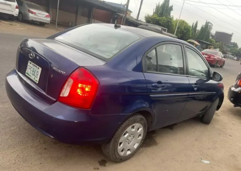 Hyundai Accent   - 2010