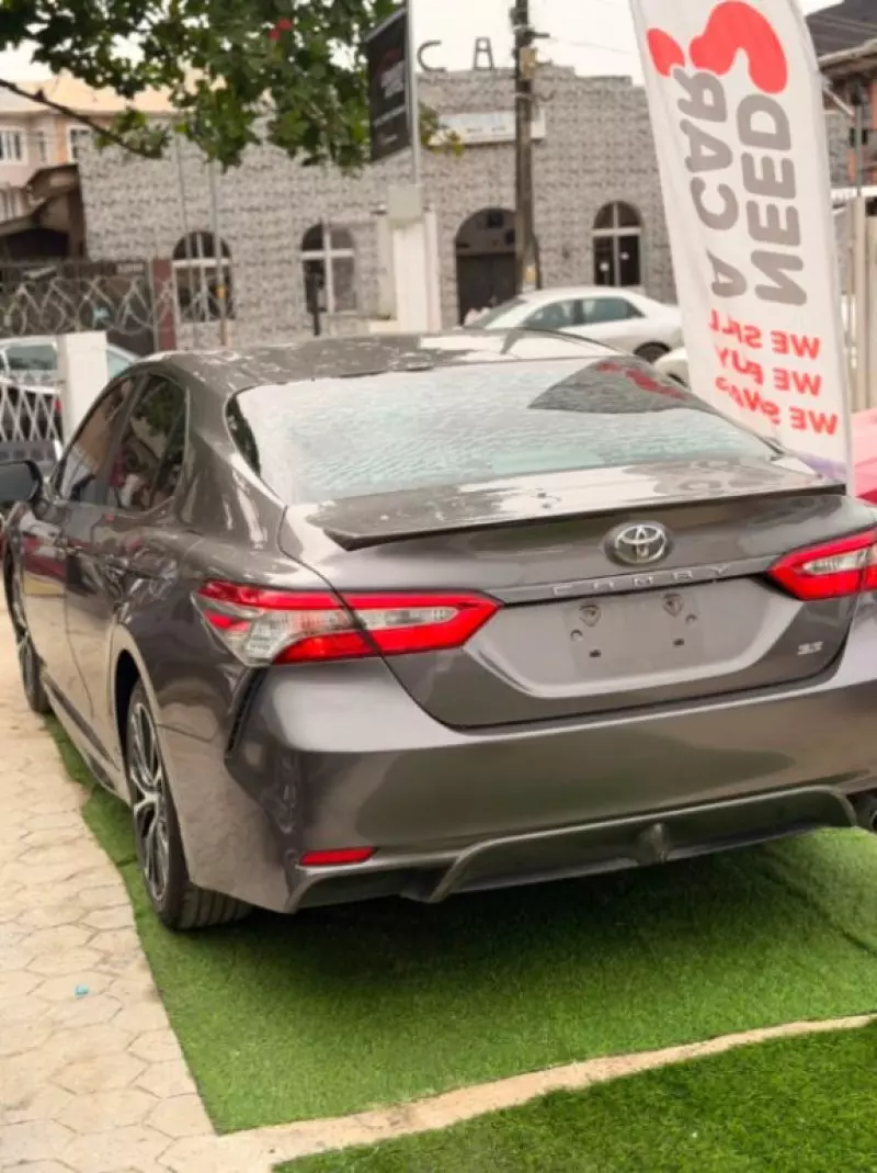 TOYOTA Camry - 2018