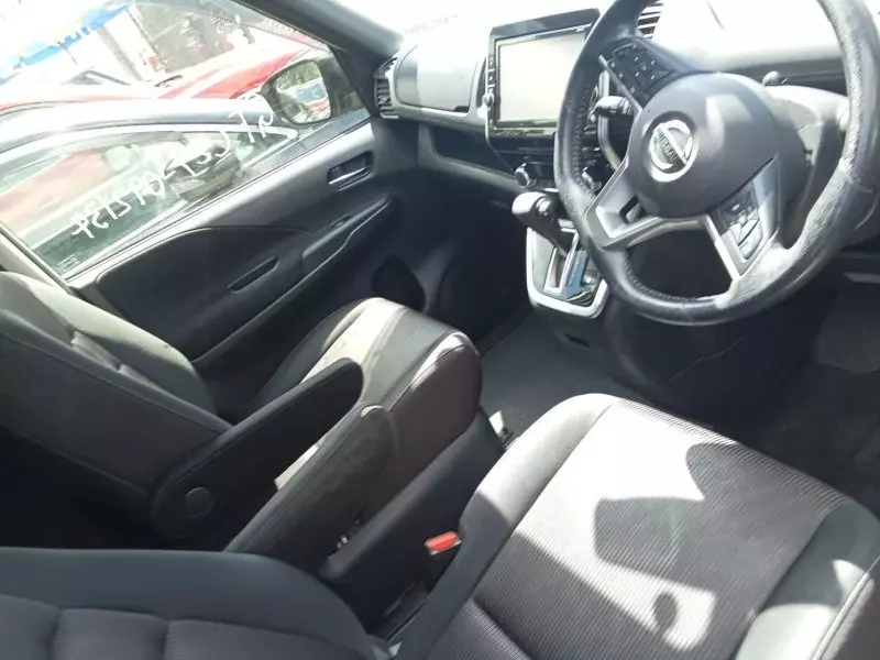 Nissan Serena   - 2018