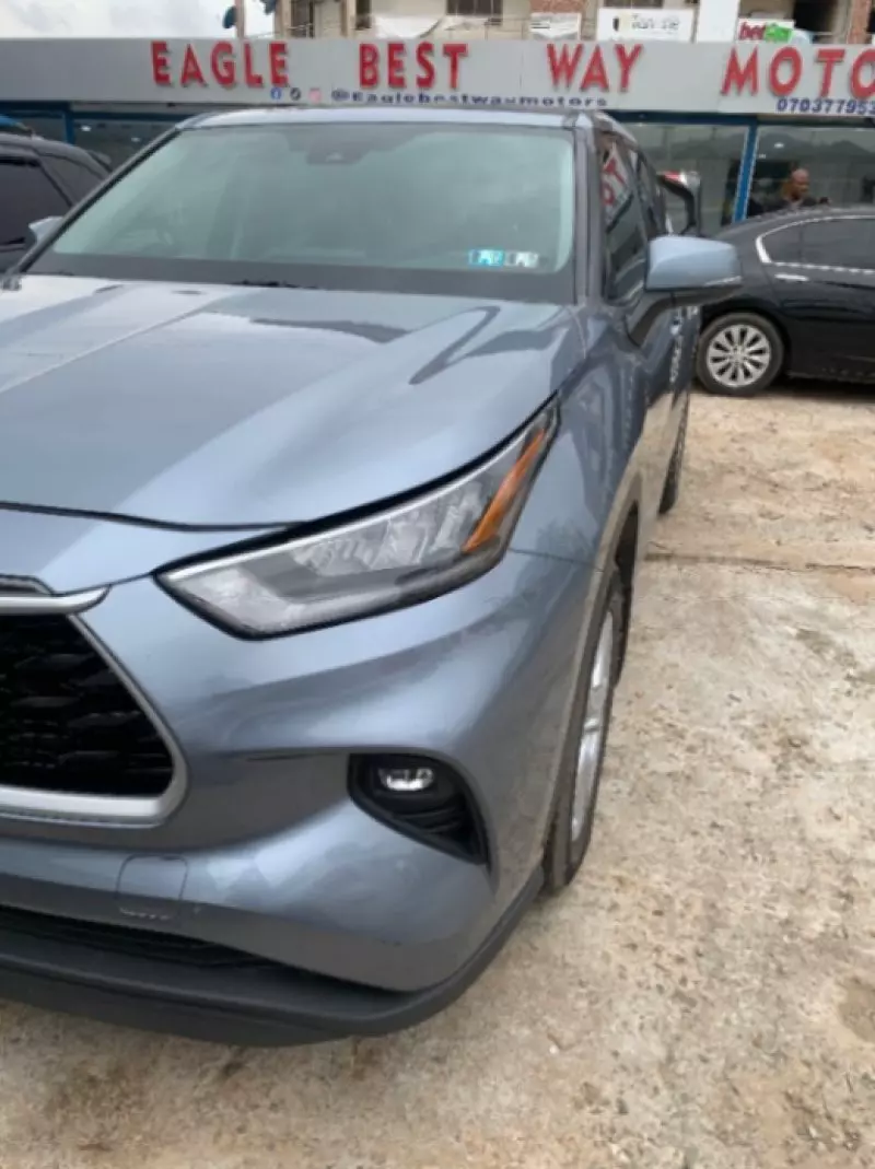 Toyota Highlander   - 2020