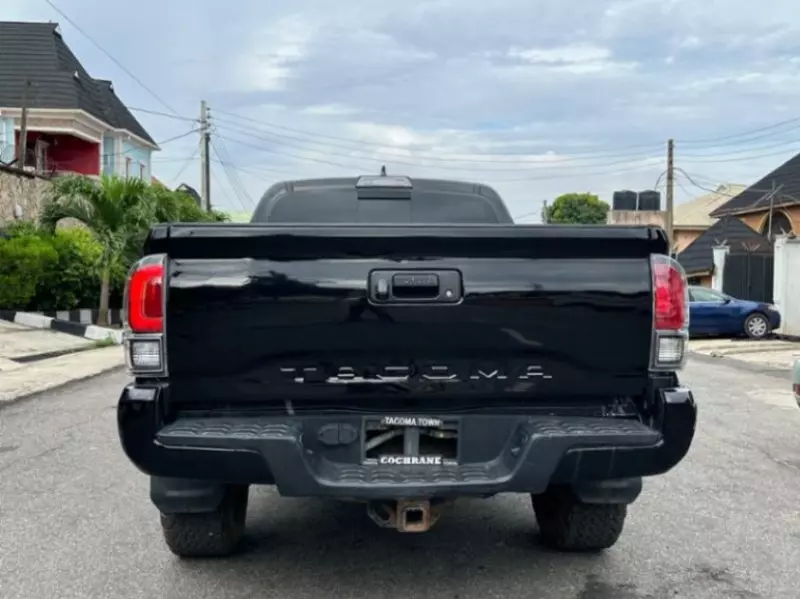 Toyota Tacoma   - 2017