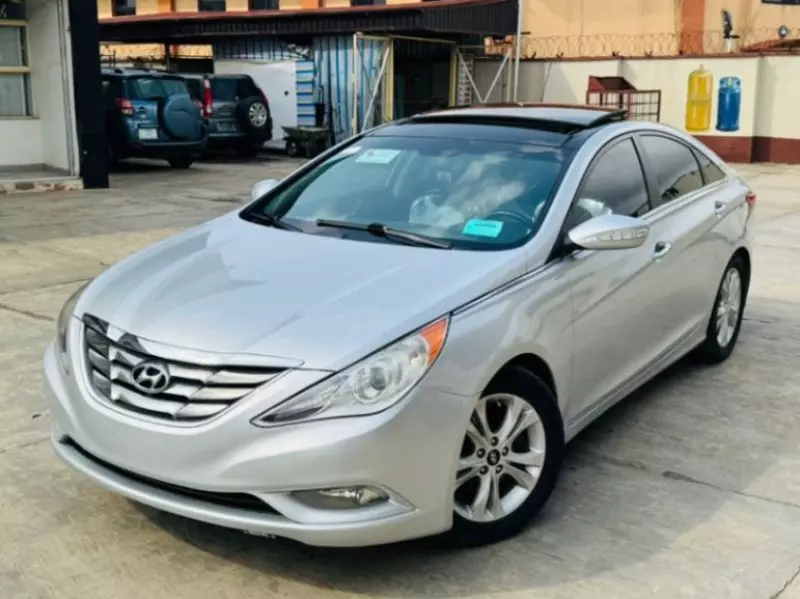 Hyundai Sonata   - 2013