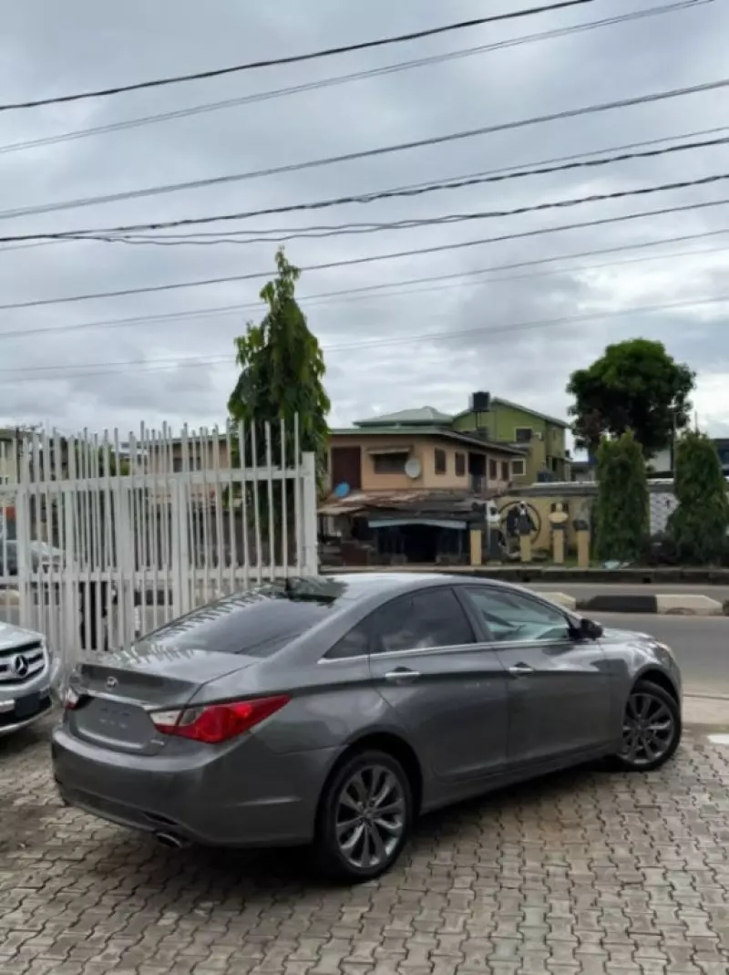 Hyundai Sonata   - 2013
